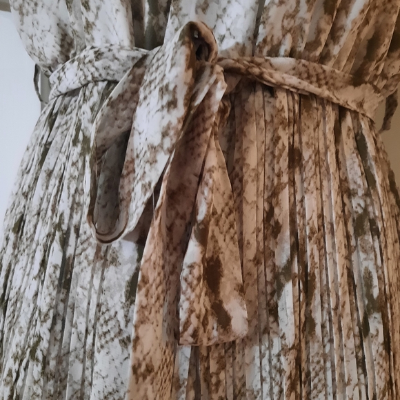 Woman's Snakeskin Print Strapless Romper - Size:M - Like New - Boutique Brand - Picture 4 of 13